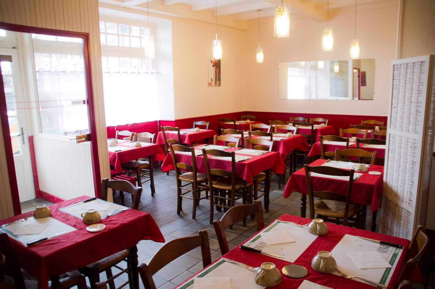 image de l'intérieur de la crêperie, vue générale